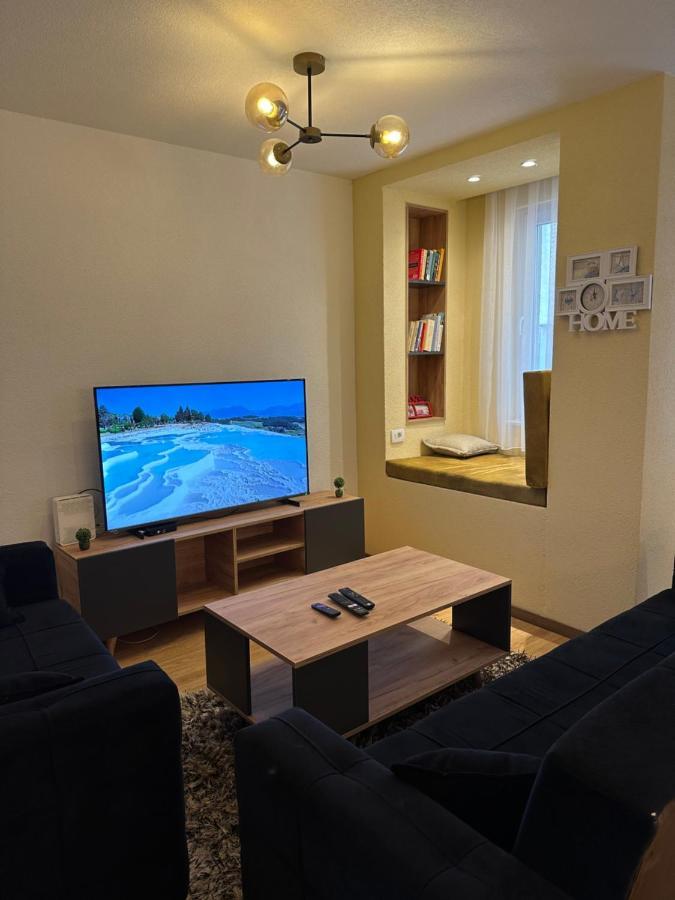 Ora-Prn,Peaceful Central Apartment Приштина Екстер'єр фото